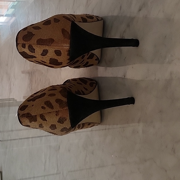GUESS Cheetah Leopard Print High Heels - Picture 4 of 6